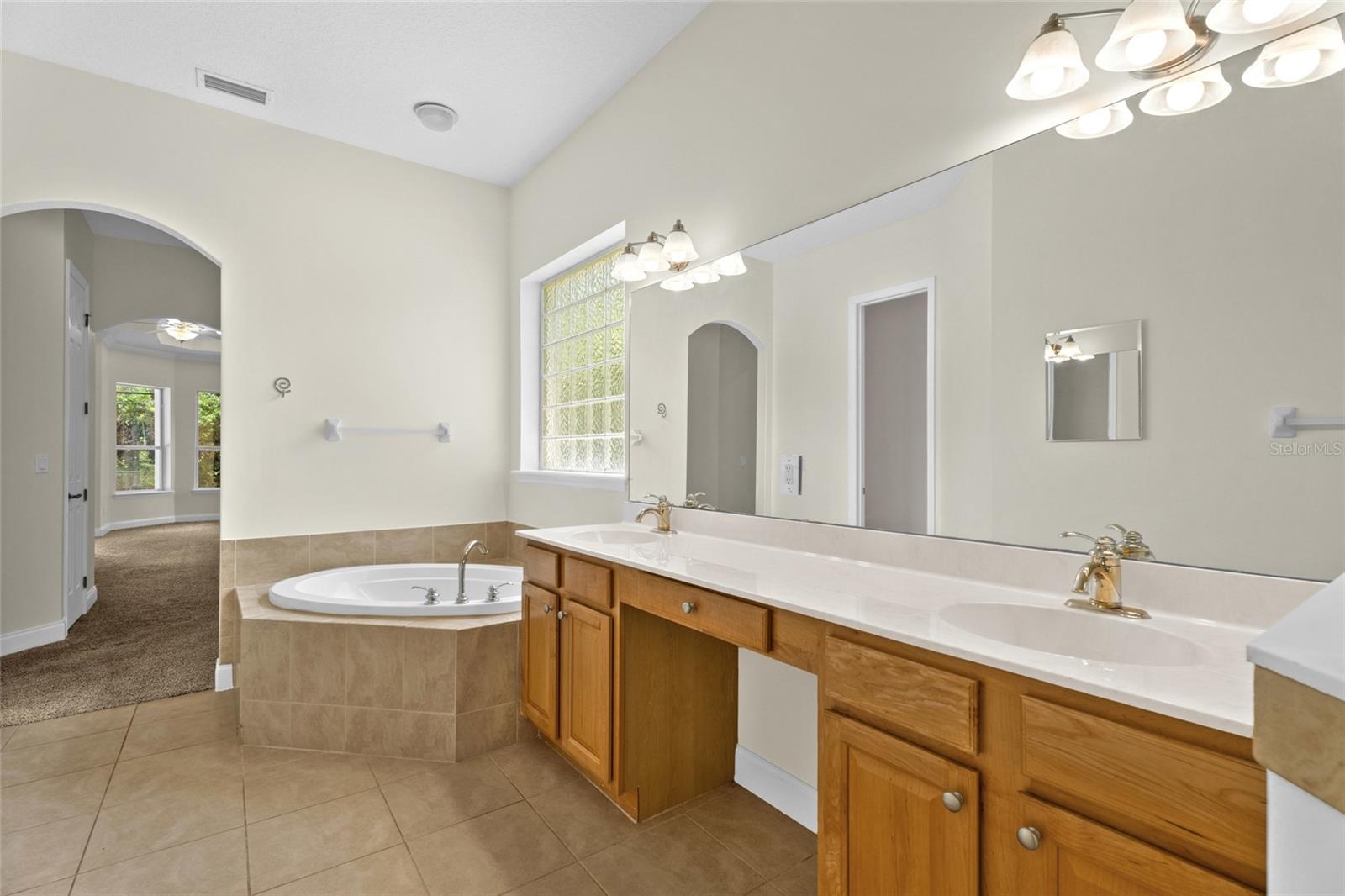 8 N VILLAGE DR