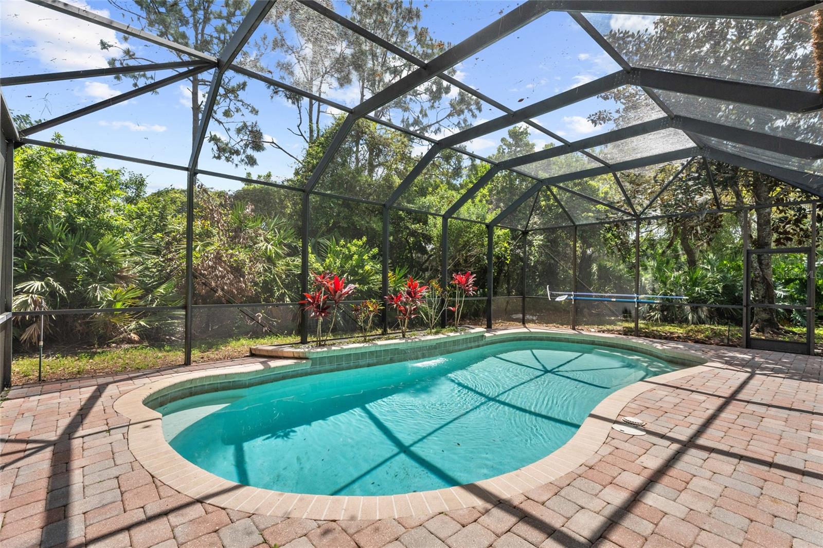 8 N VILLAGE DR