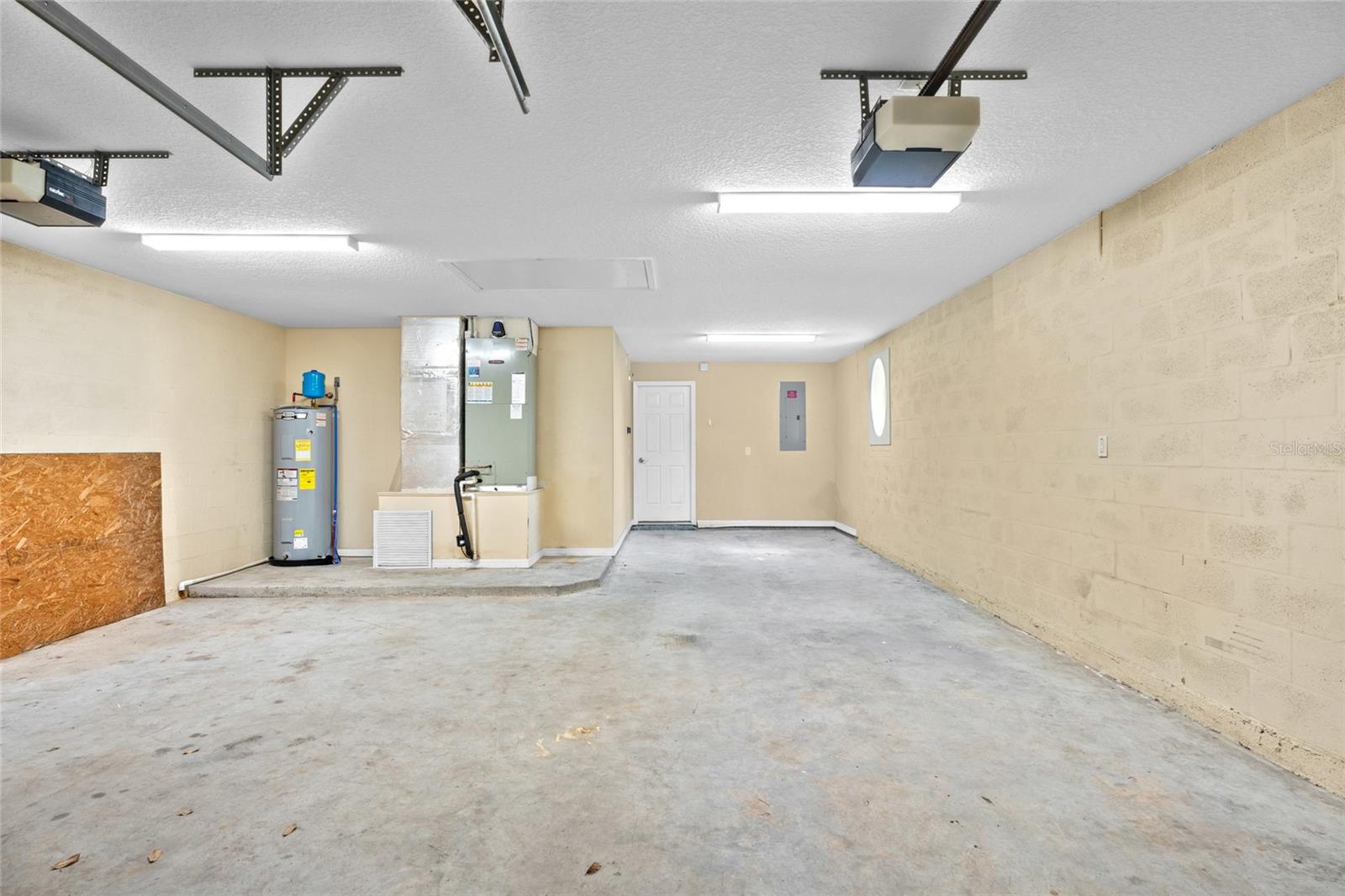 8 N VILLAGE DR