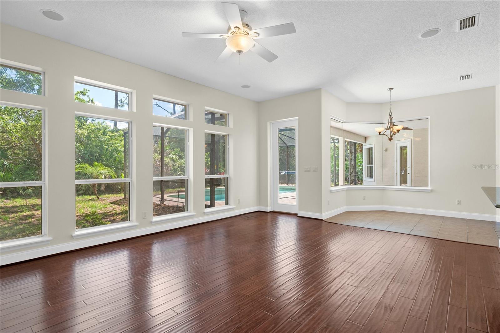 8 N VILLAGE DR