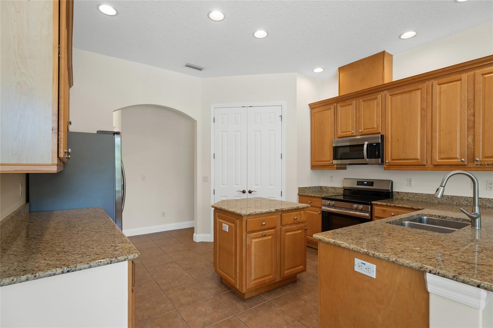 8 N VILLAGE DR