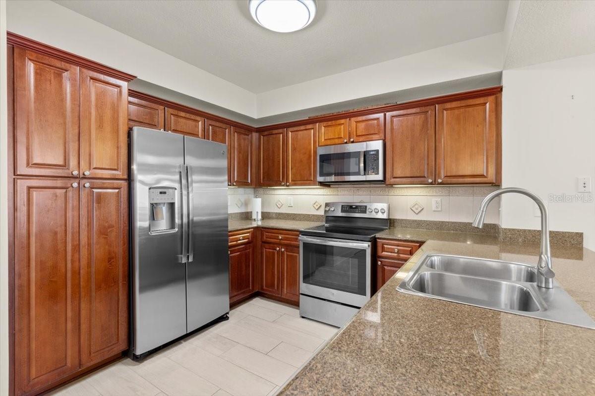 200 OCEAN CREST DR #908