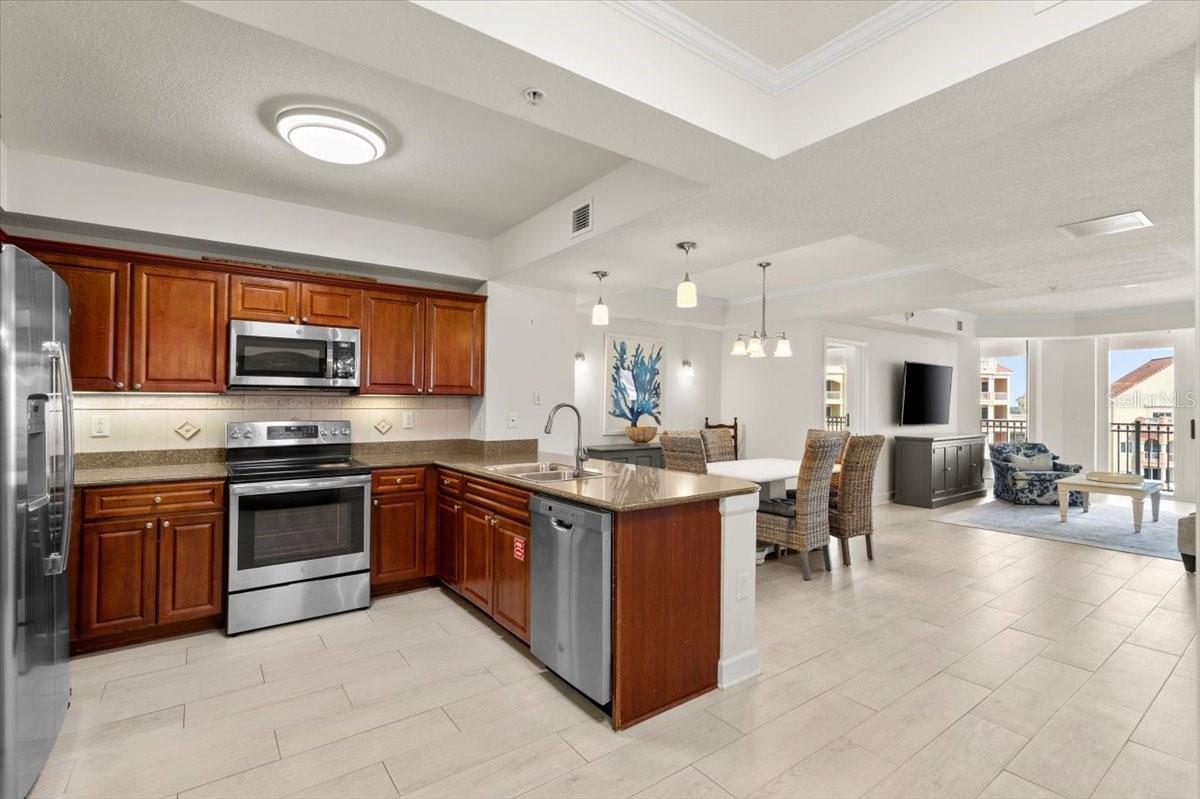 200 OCEAN CREST DR #908