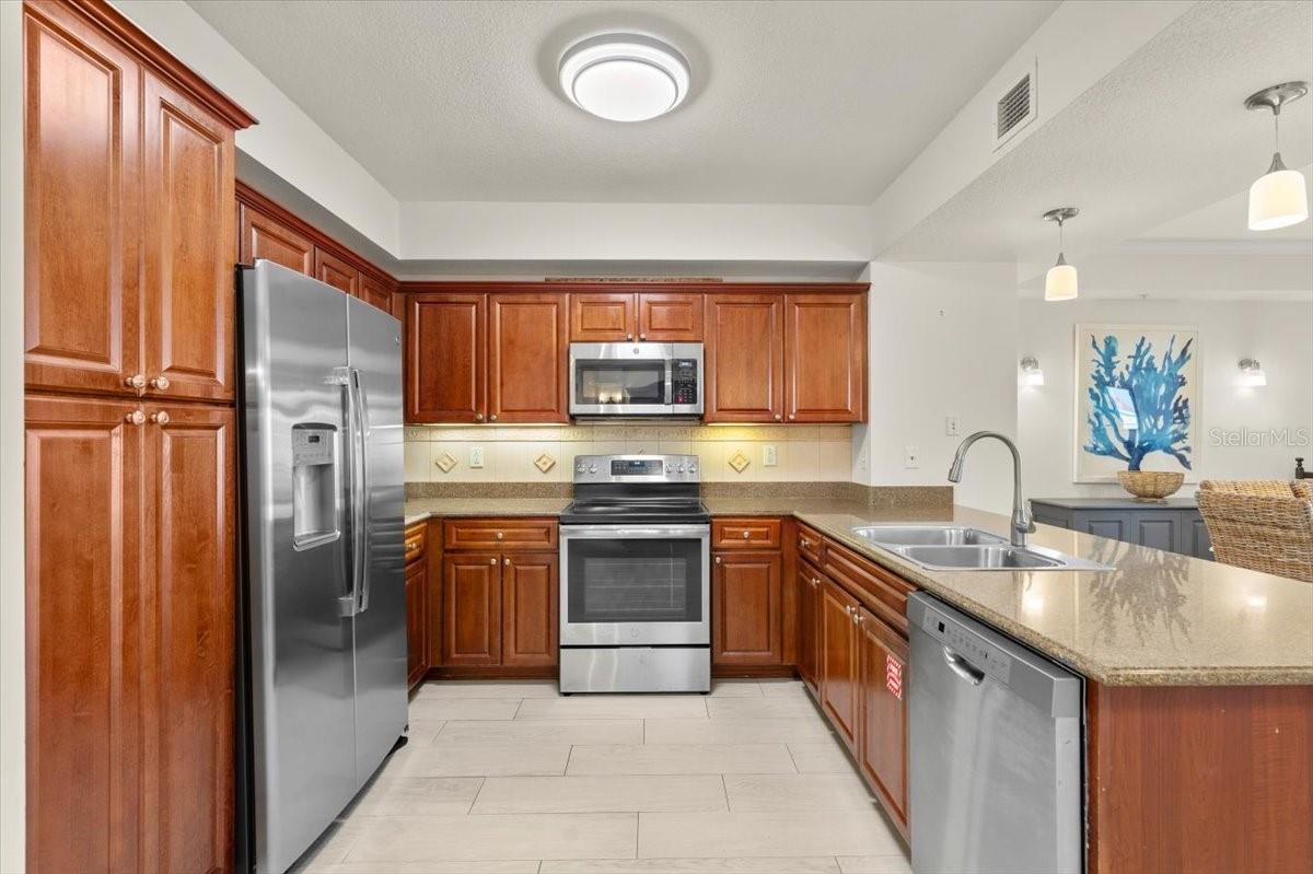 200 OCEAN CREST DR #908