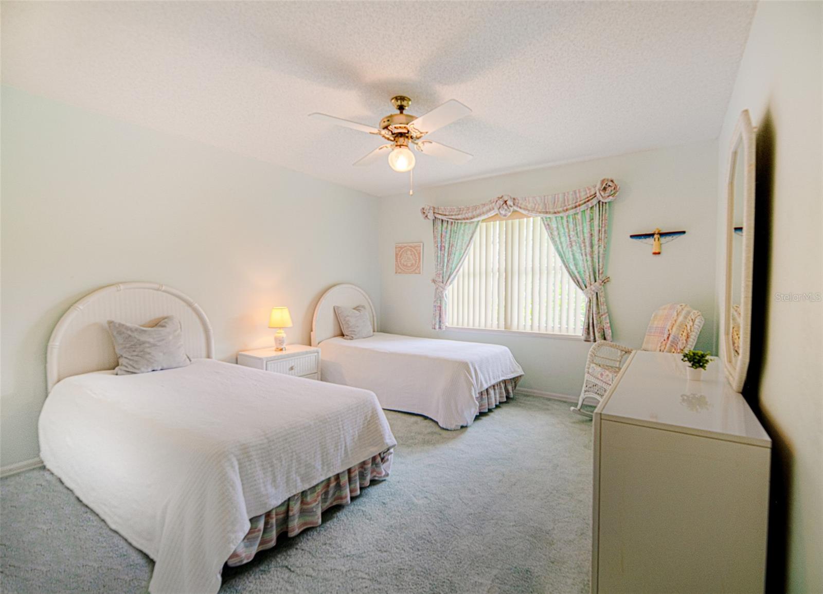 6 SUTTON CT