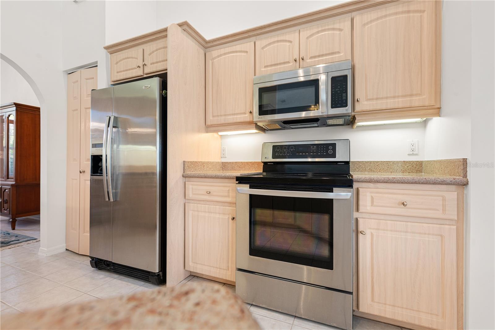 6 SUTTON CT