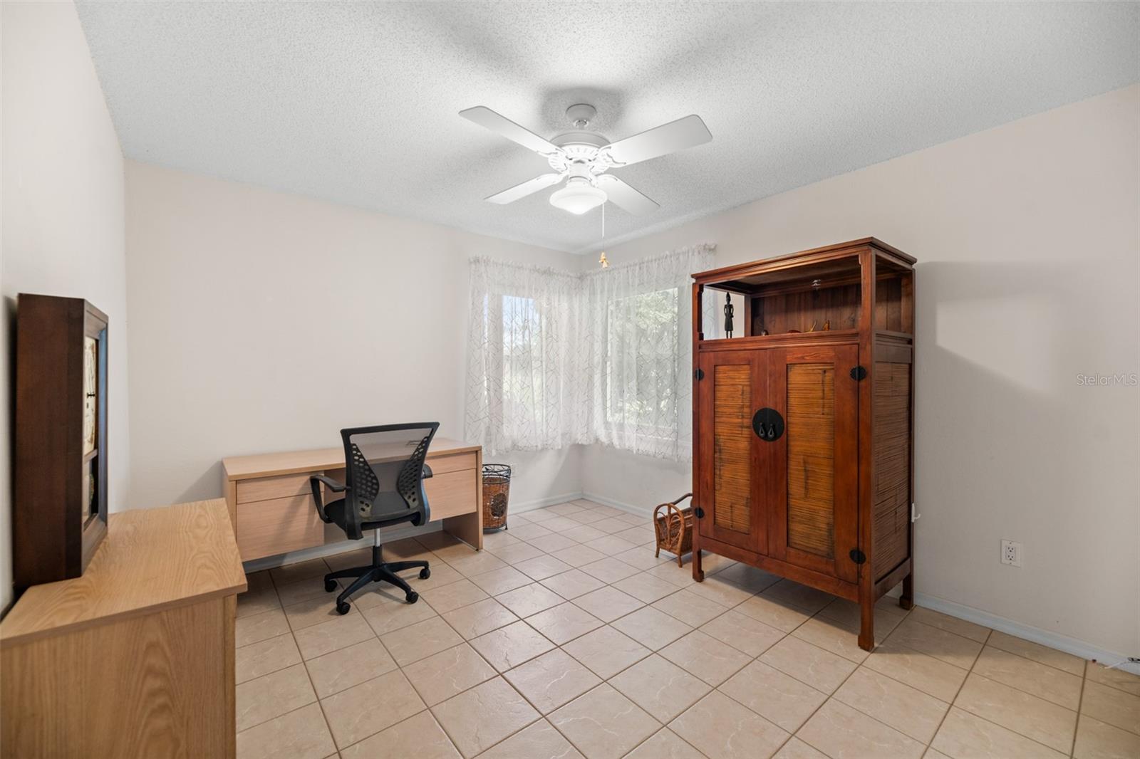 6 SUTTON CT
