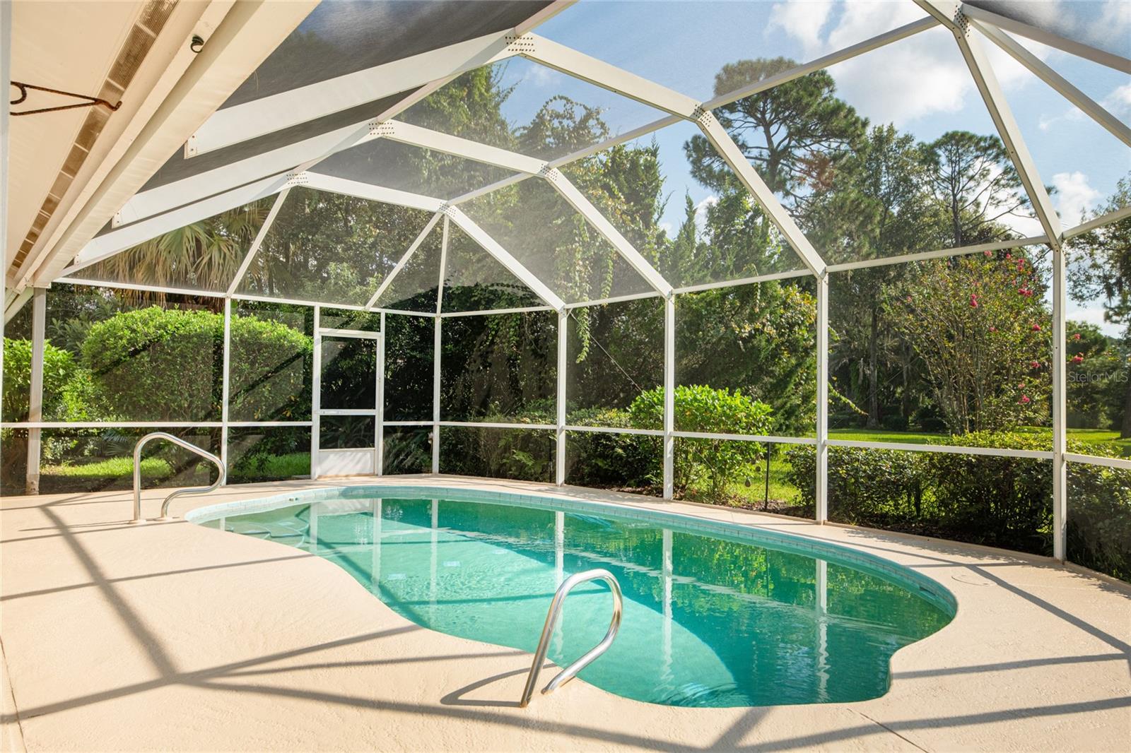 6 SUTTON CT