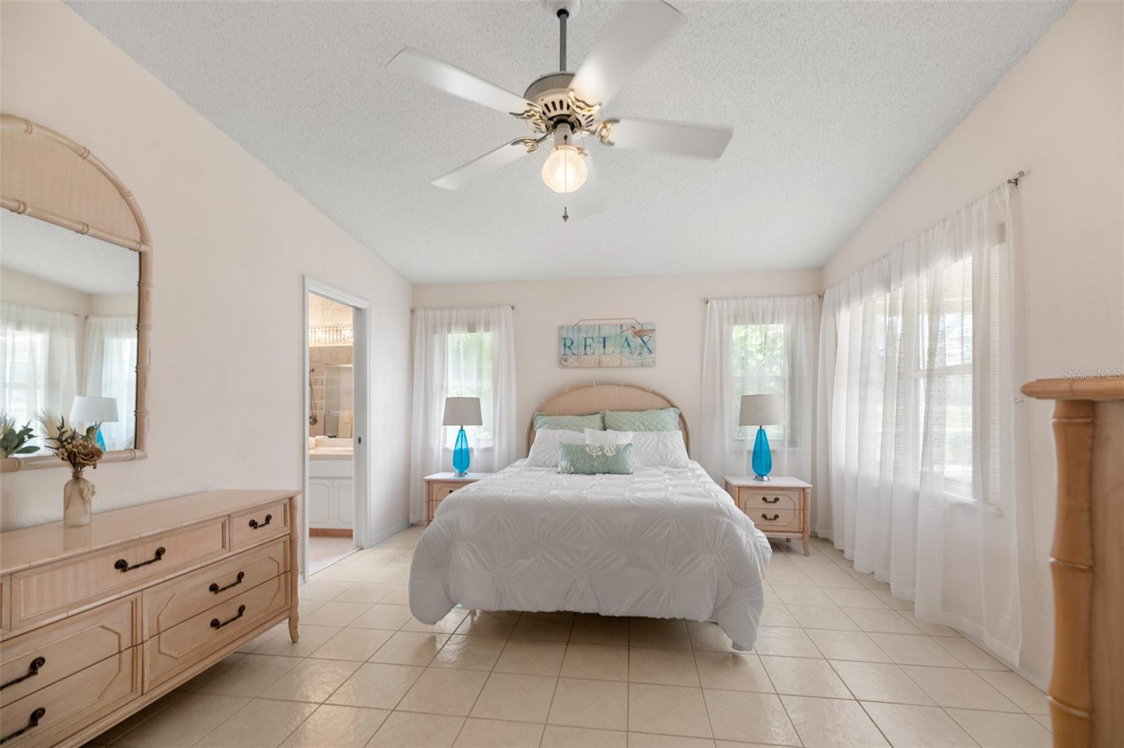 6 SUTTON CT