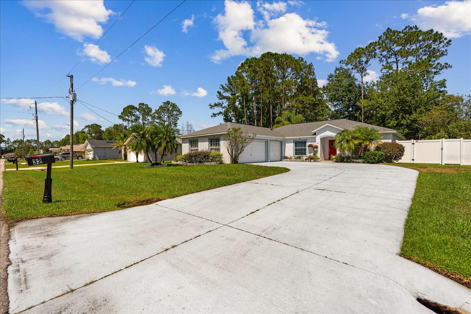 32 WOODSIDE DR