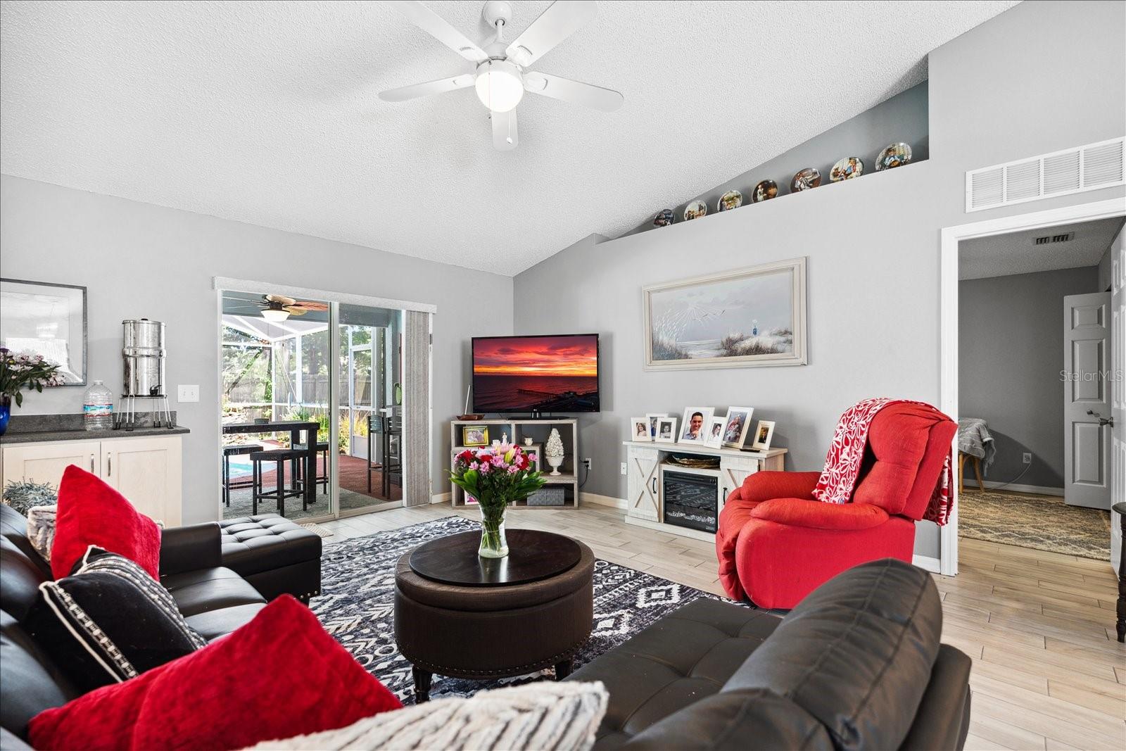 32 WOODSIDE DR
