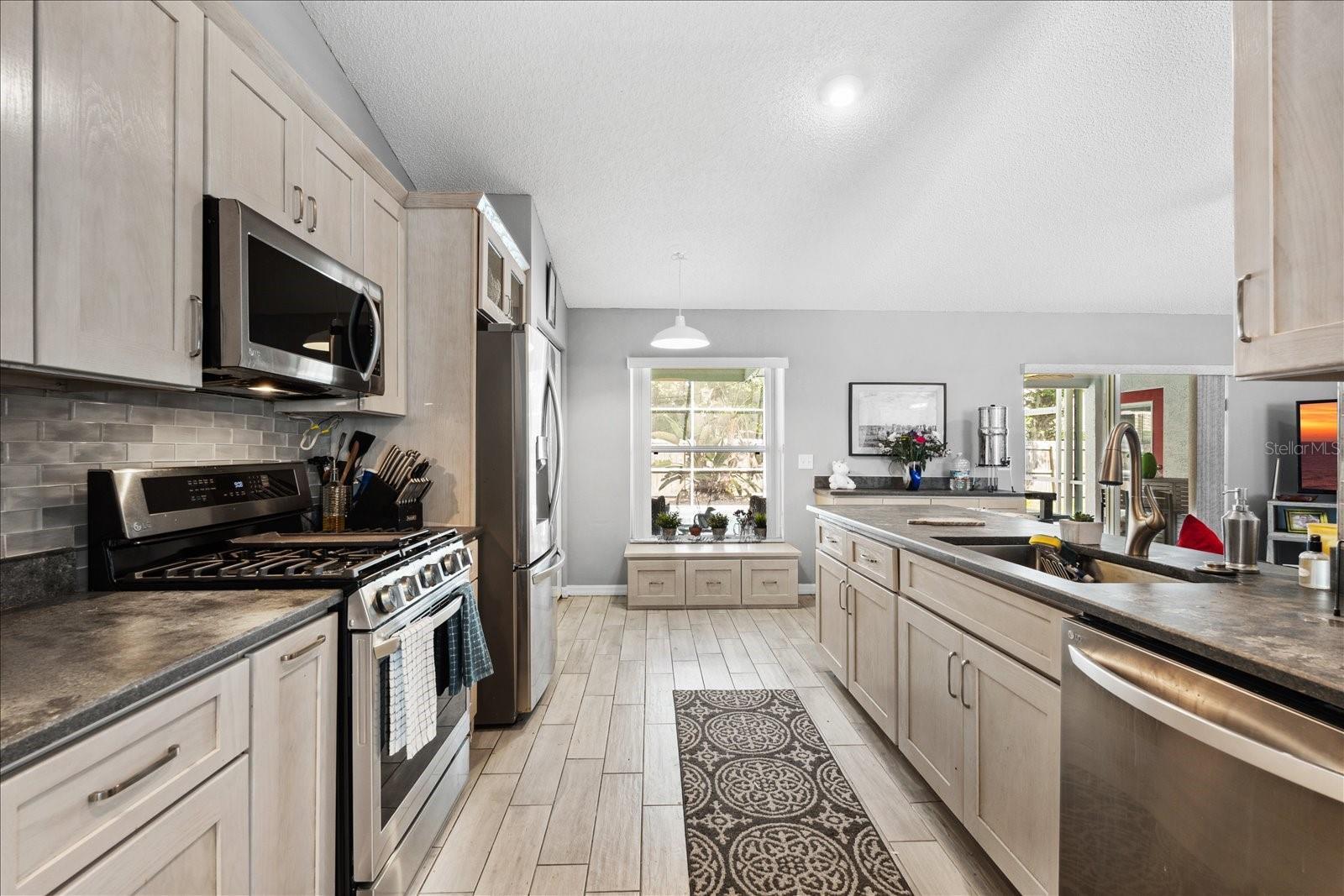 32 WOODSIDE DR