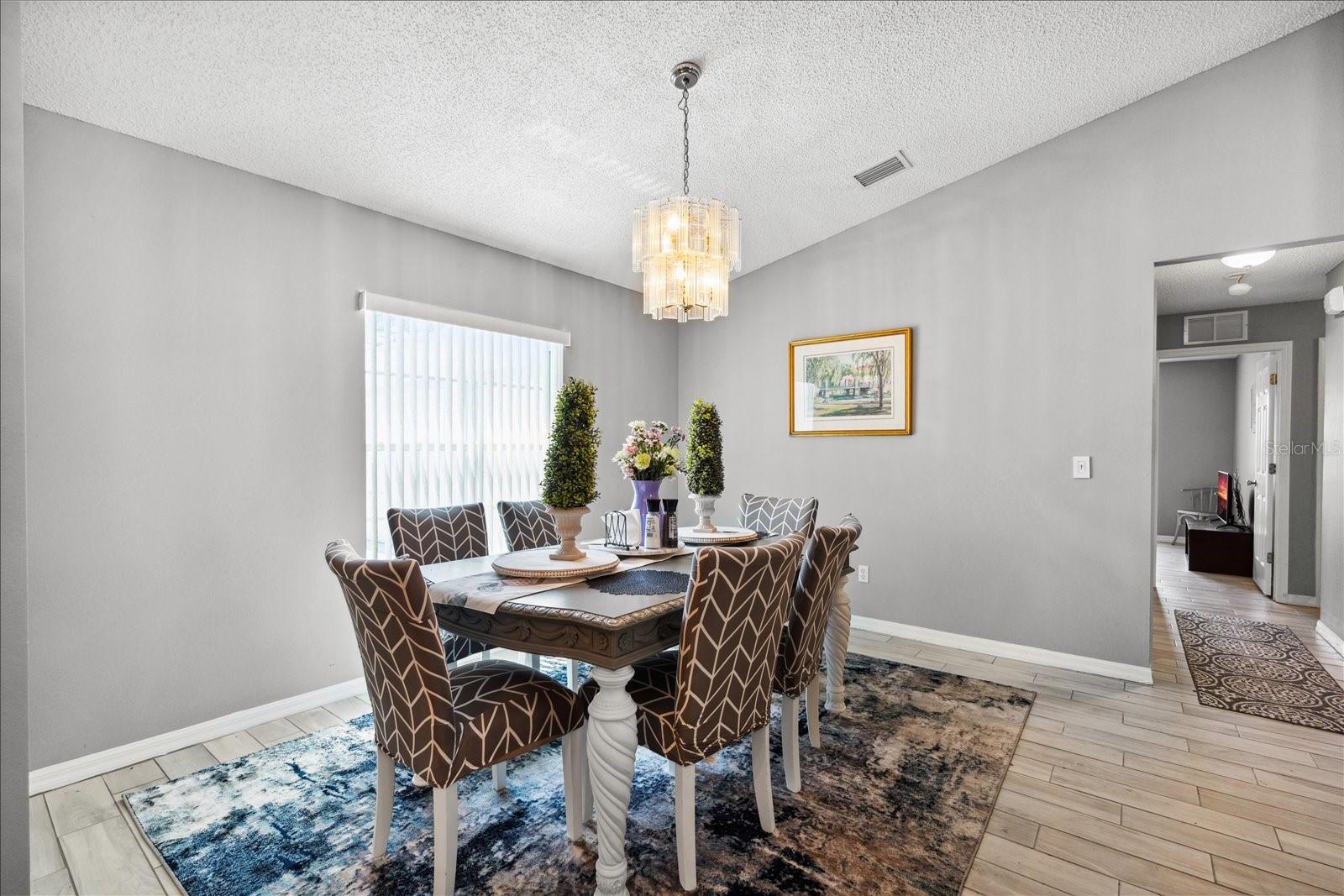 32 WOODSIDE DR