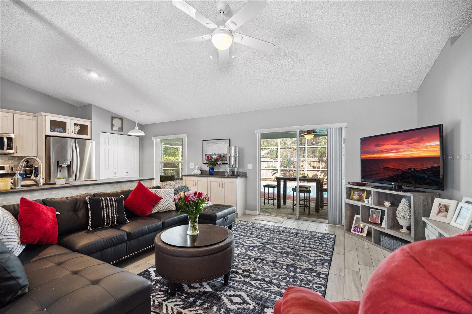 32 WOODSIDE DR