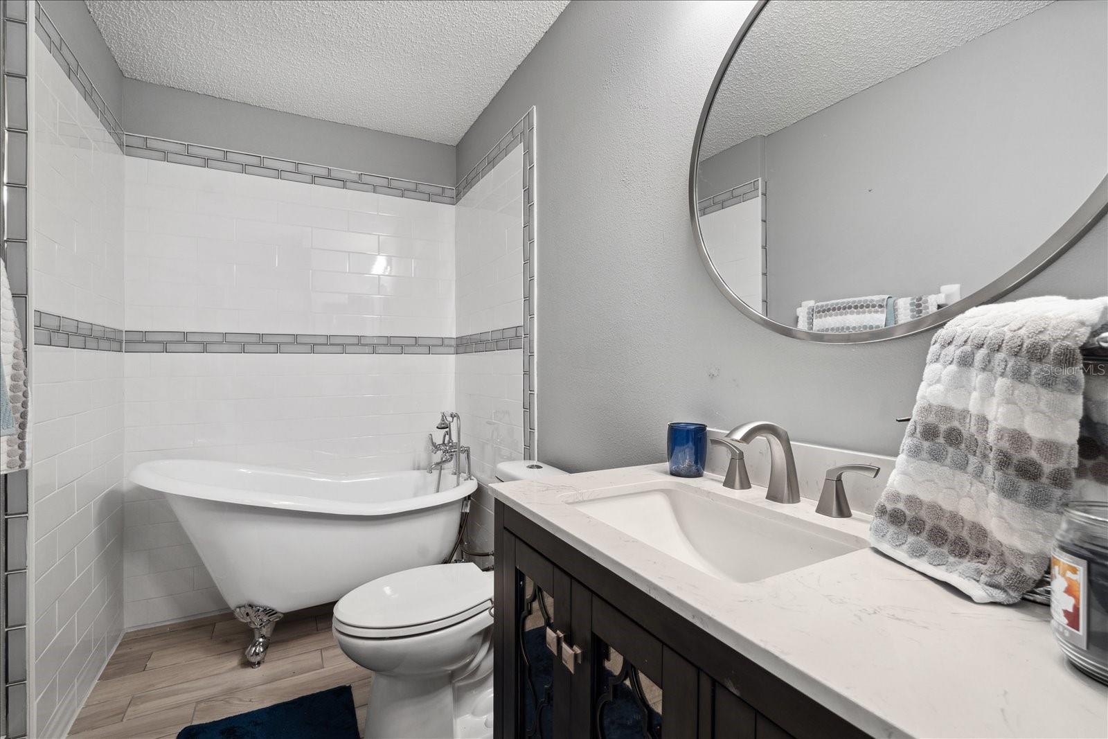 32 WOODSIDE DR