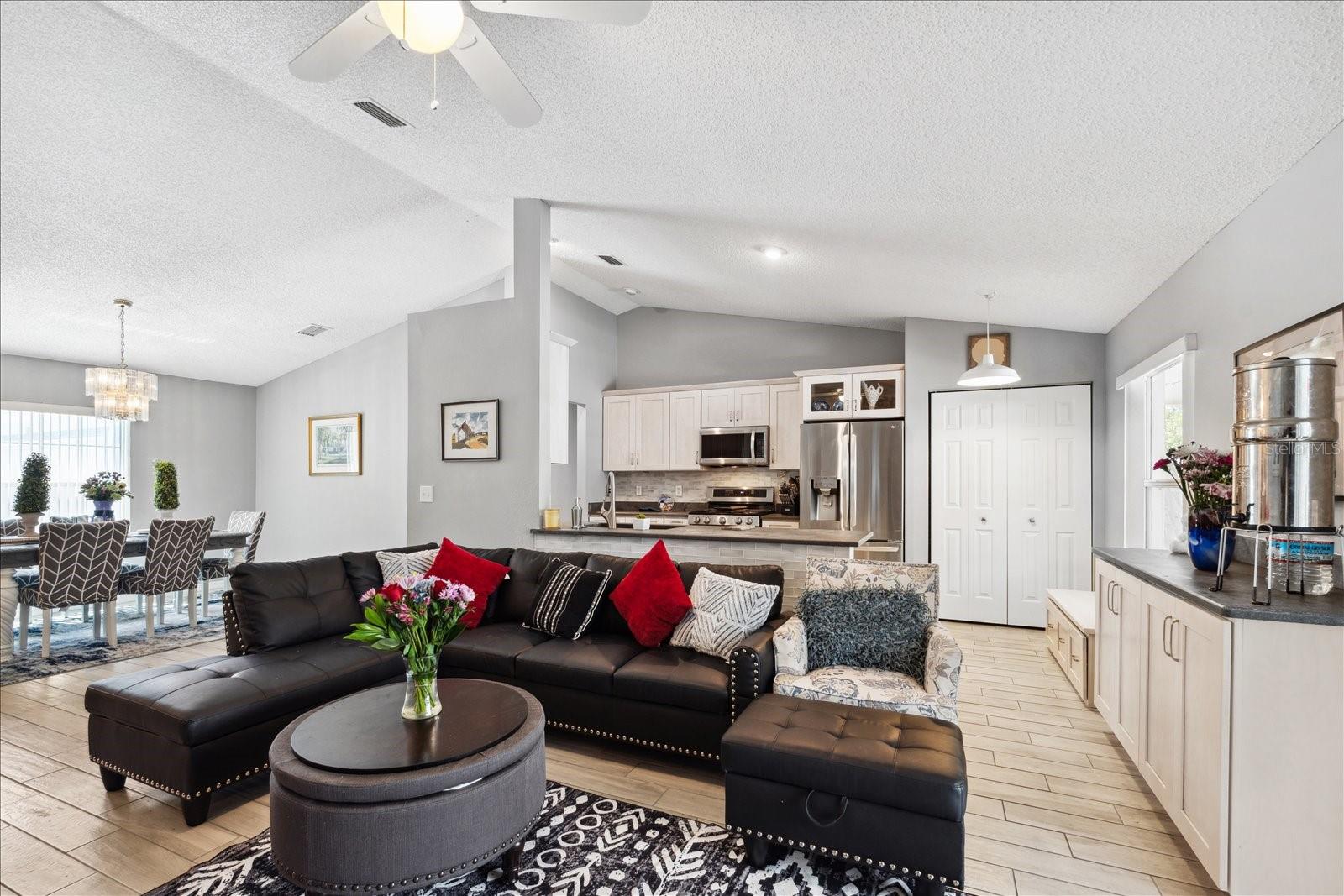 32 WOODSIDE DR