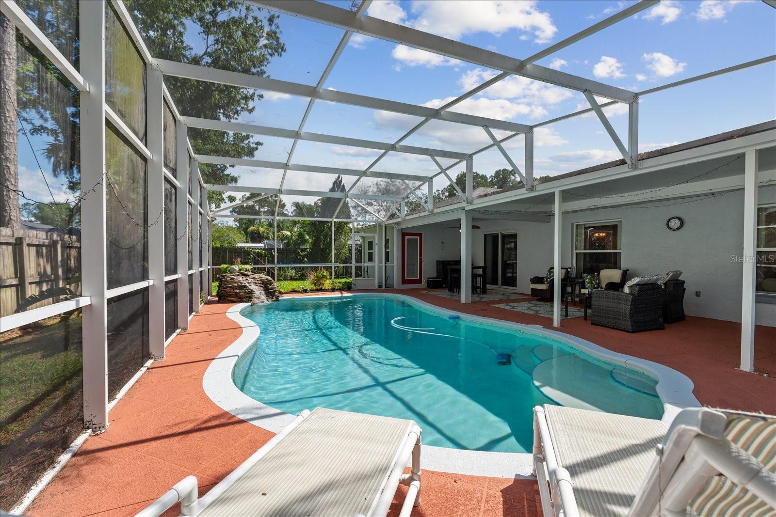 32 WOODSIDE DR