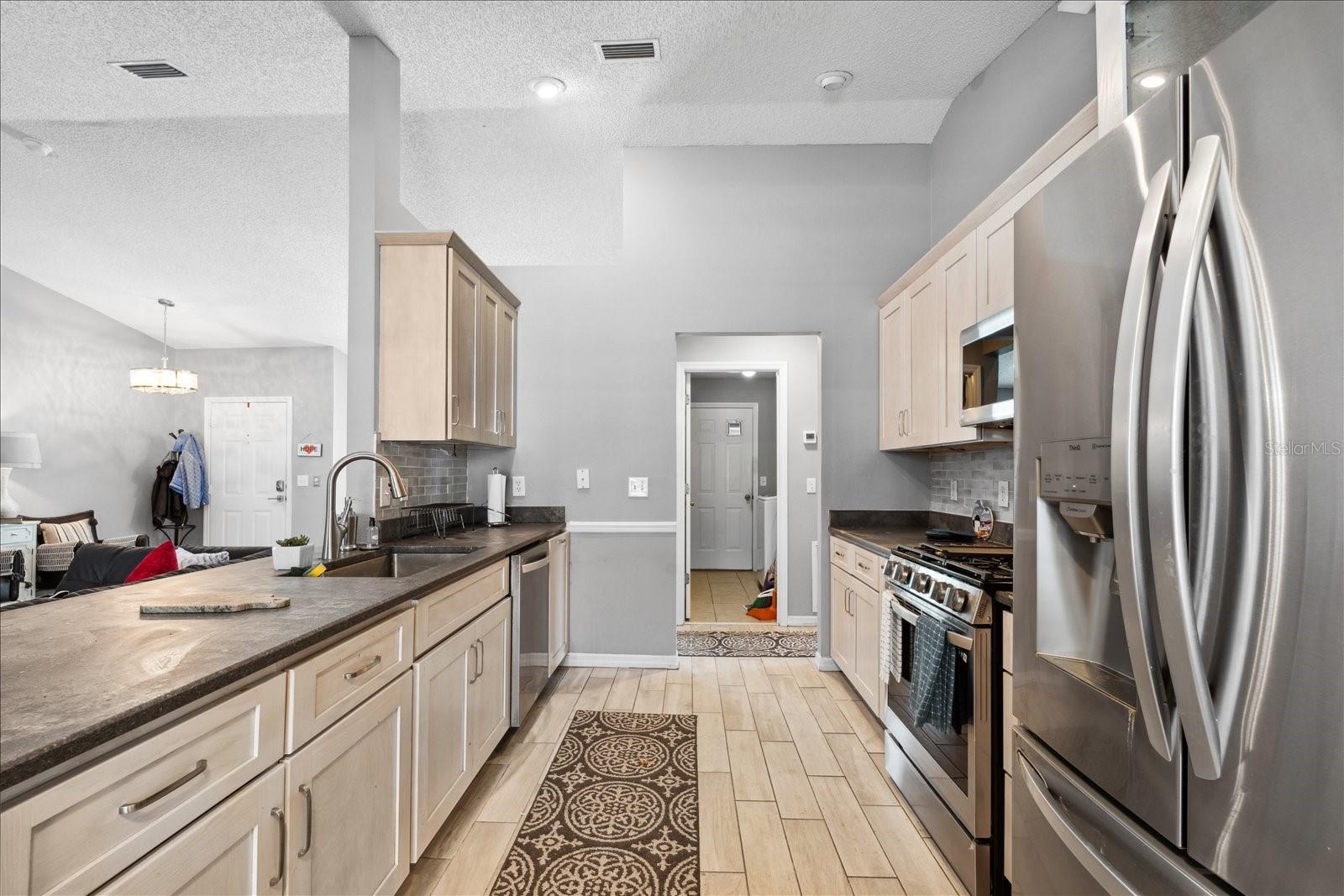 32 WOODSIDE DR