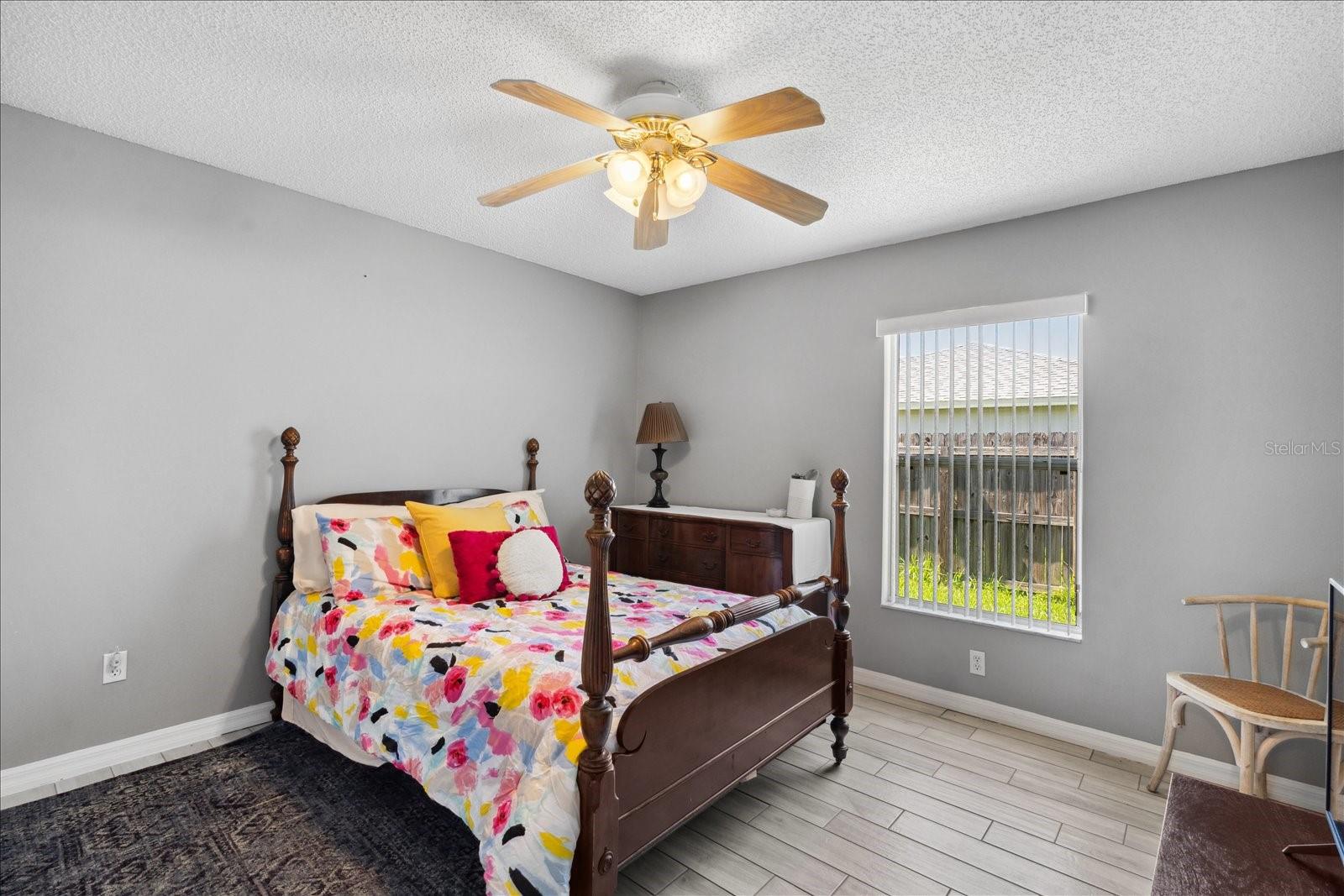 32 WOODSIDE DR