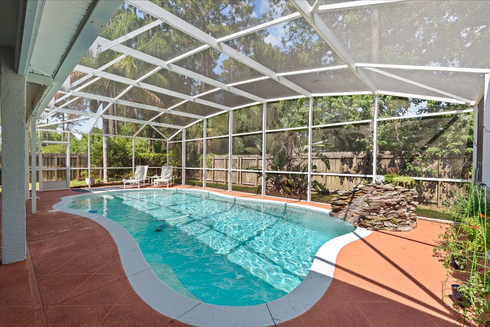 32 WOODSIDE DR