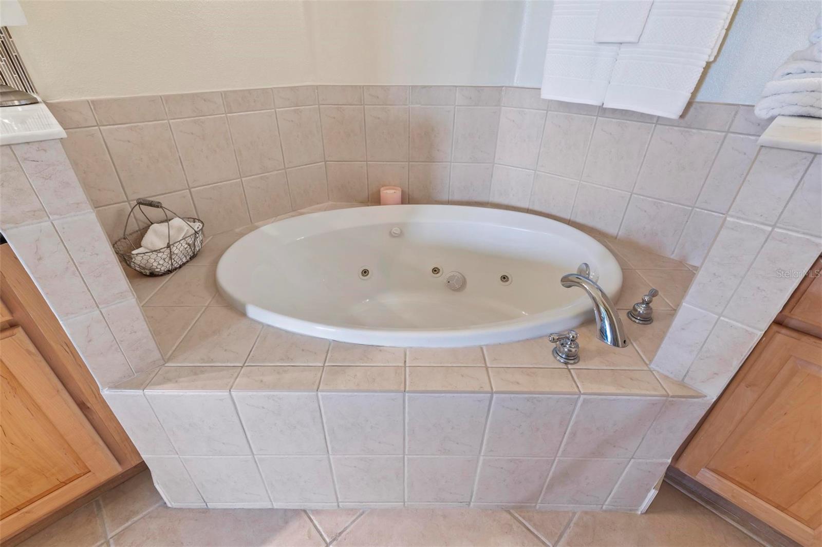 200 RIVERFRONT DR #D302