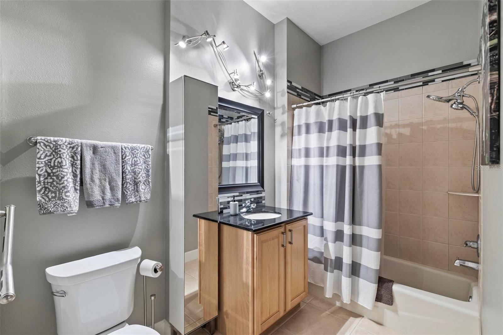 200 RIVERFRONT DR #D302