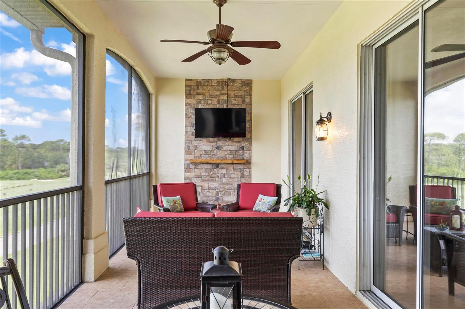 200 RIVERFRONT DR #D302