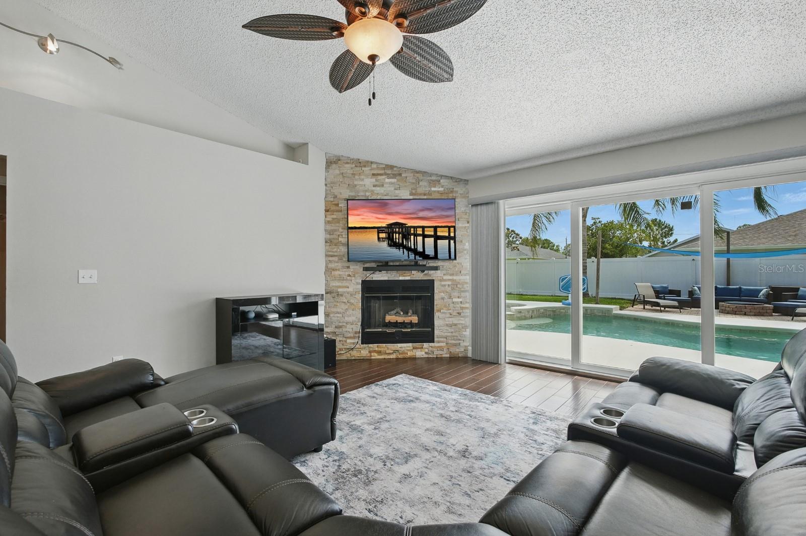 17 SEDGEFIELD PATH S