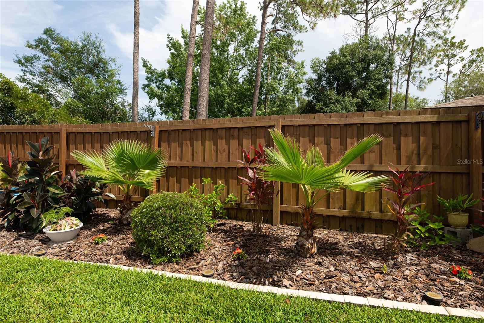 23 FOXHALL LN