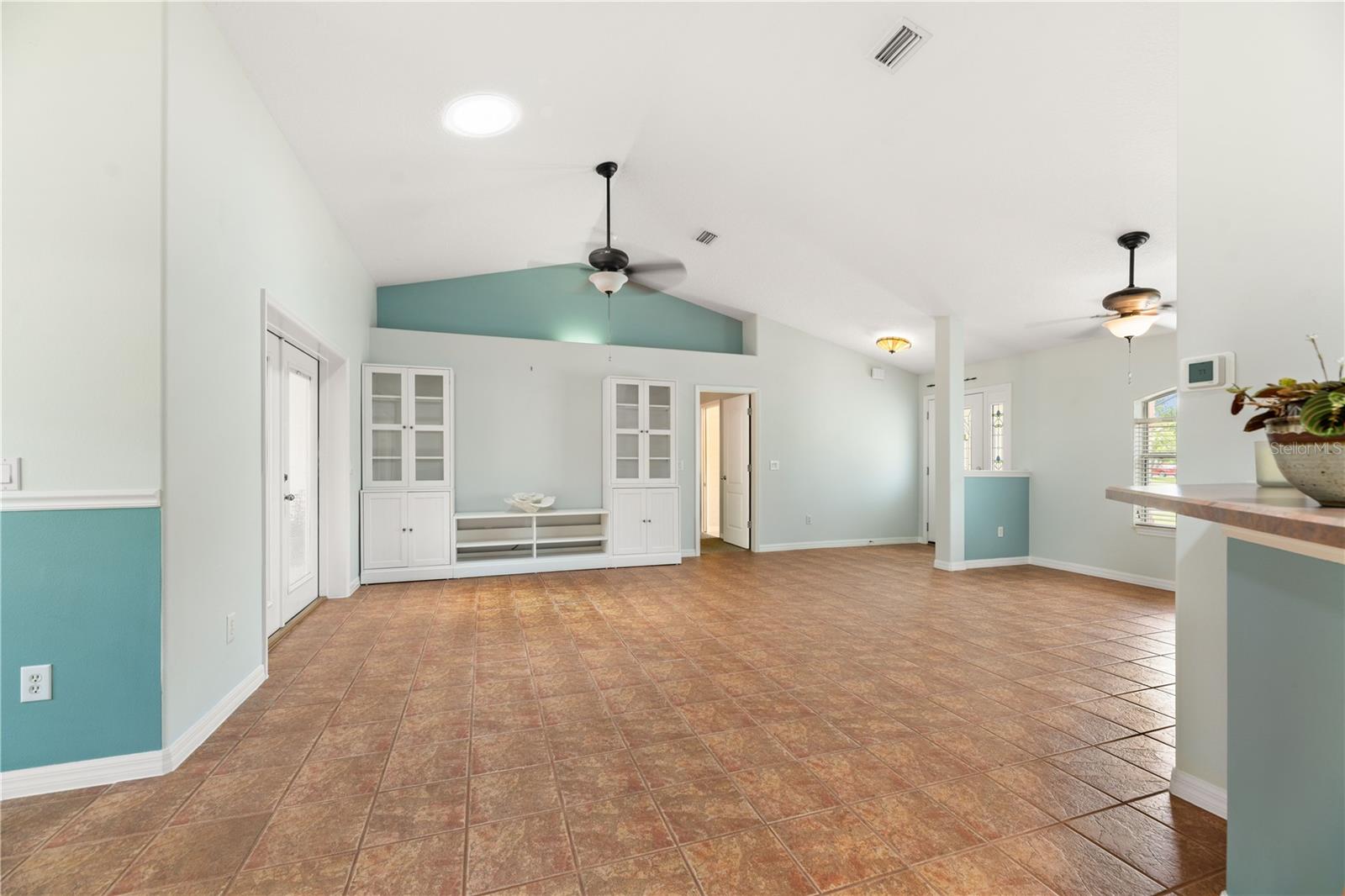 23 FOXHALL LN