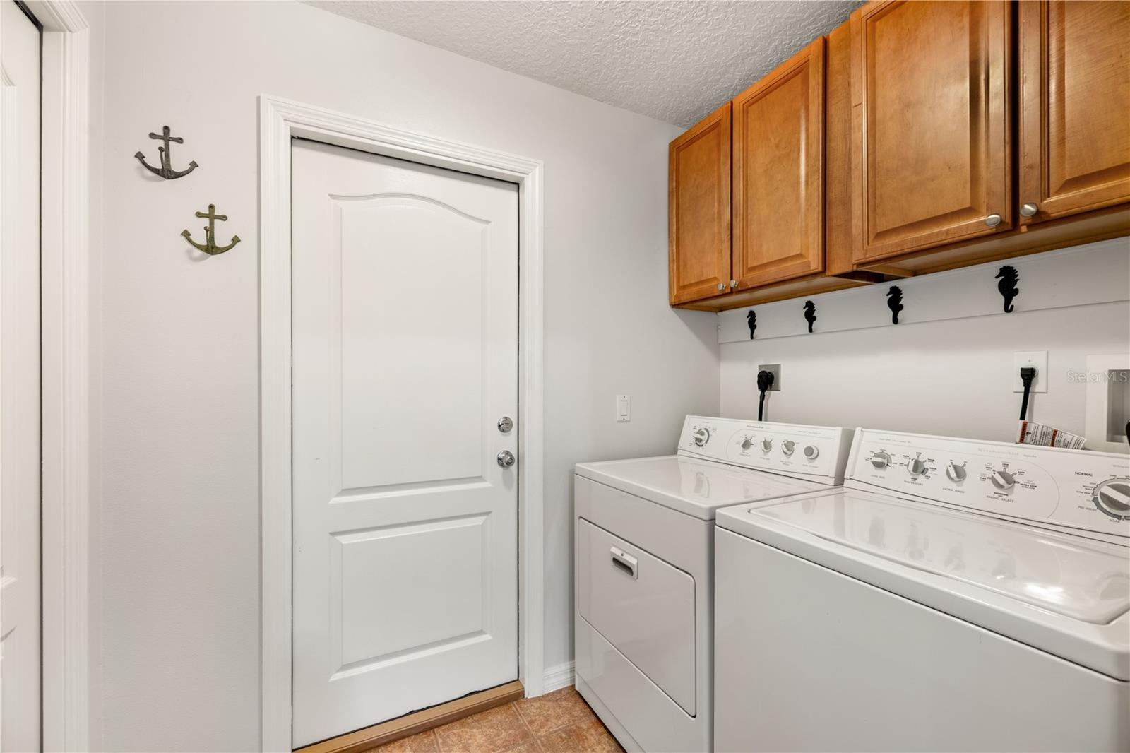23 FOXHALL LN