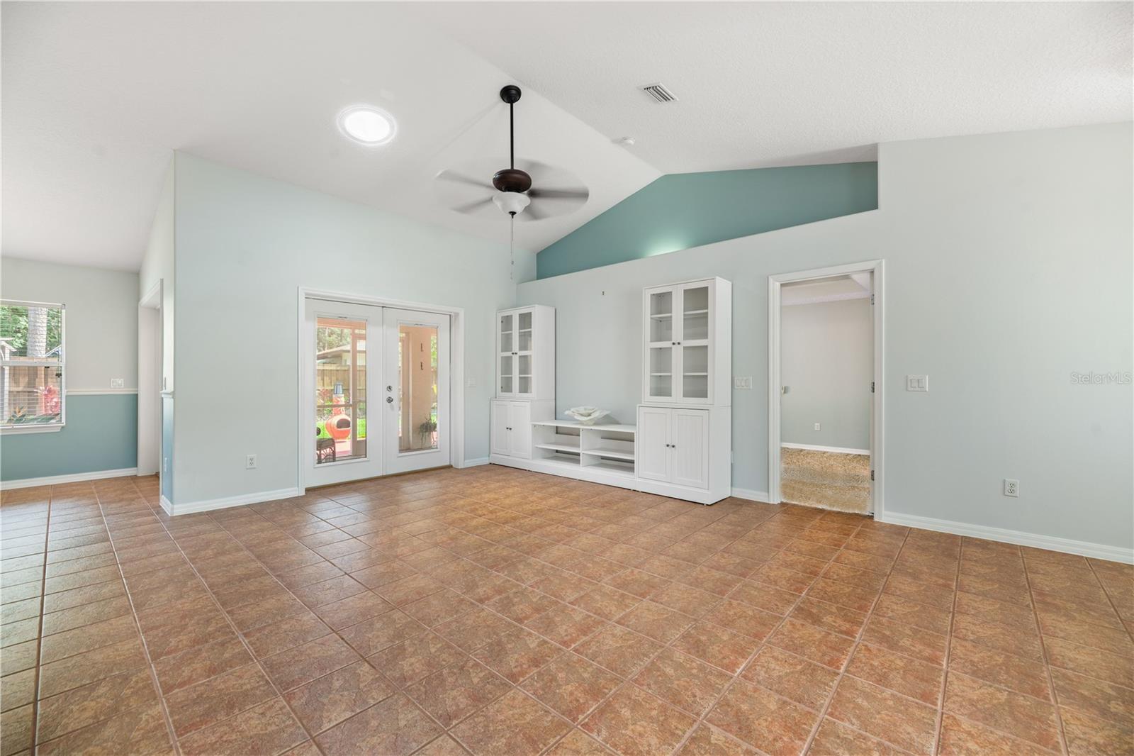 23 FOXHALL LN