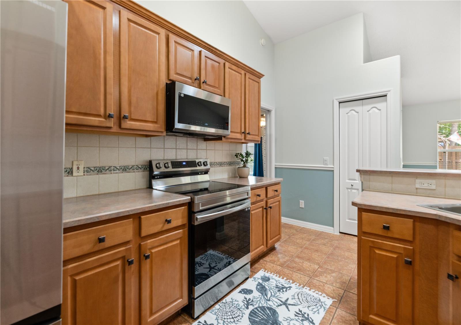 23 FOXHALL LN