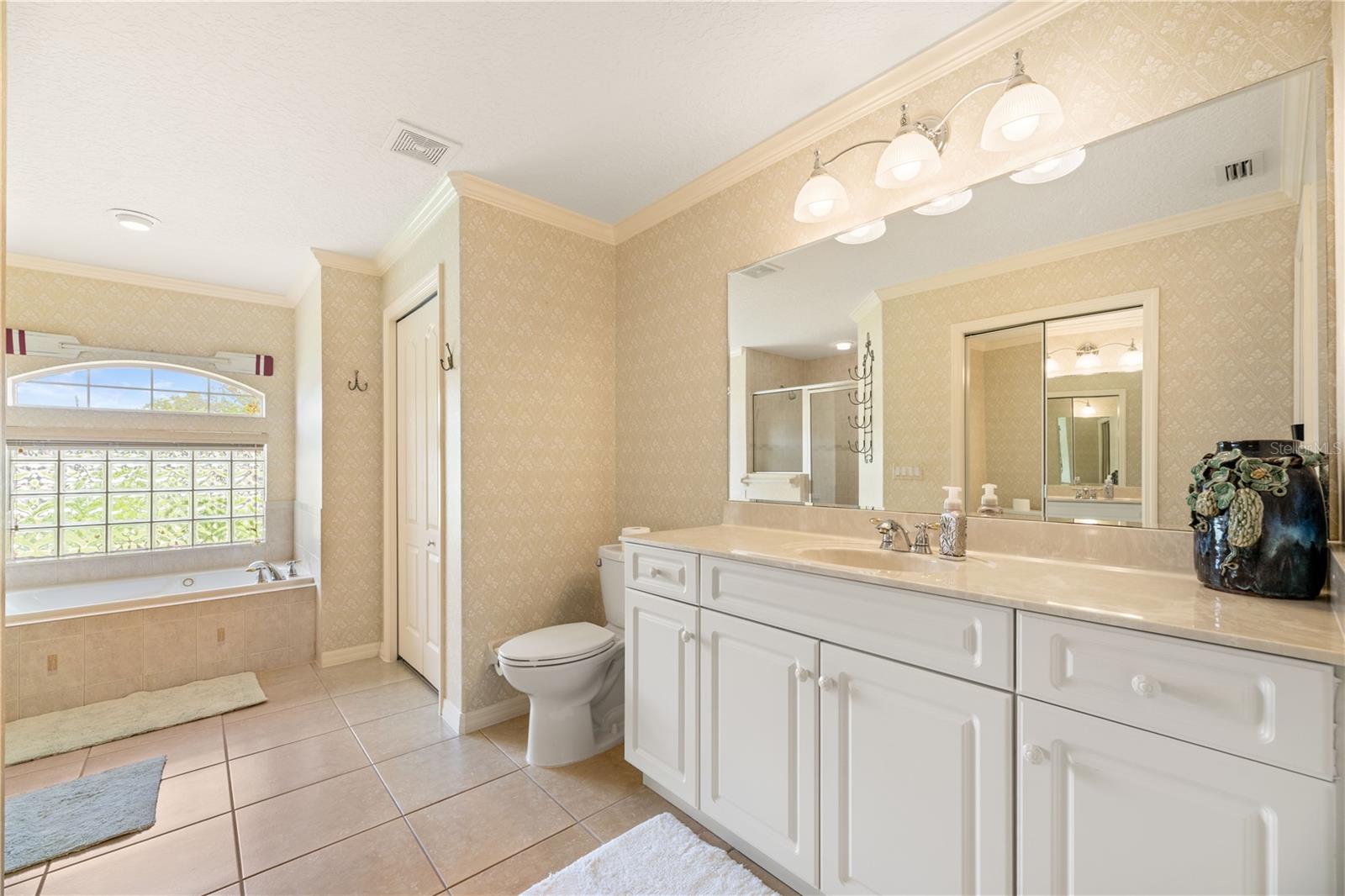 23 FOXHALL LN
