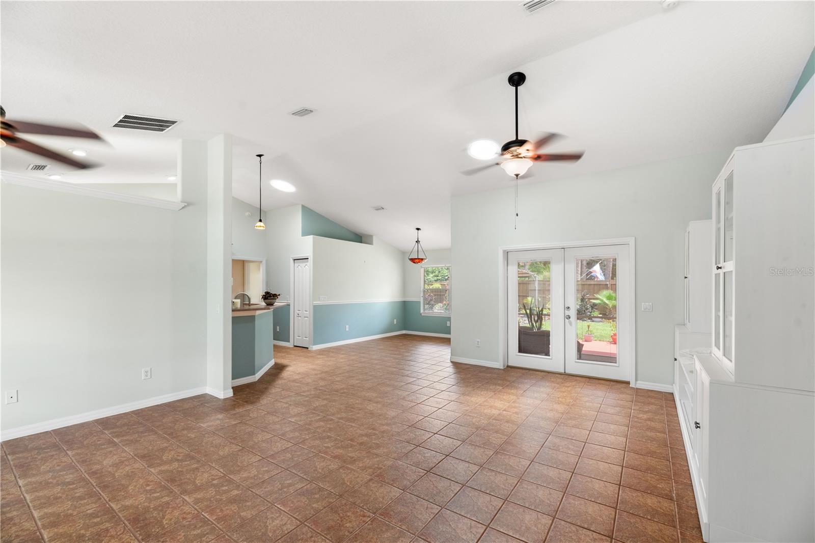 23 FOXHALL LN