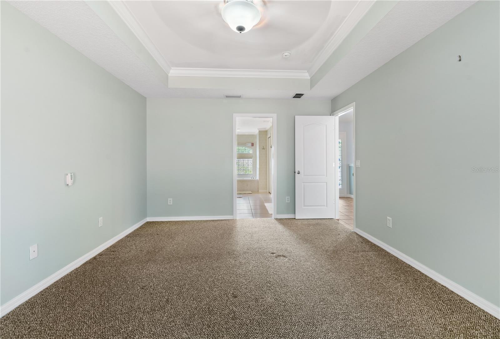 23 FOXHALL LN