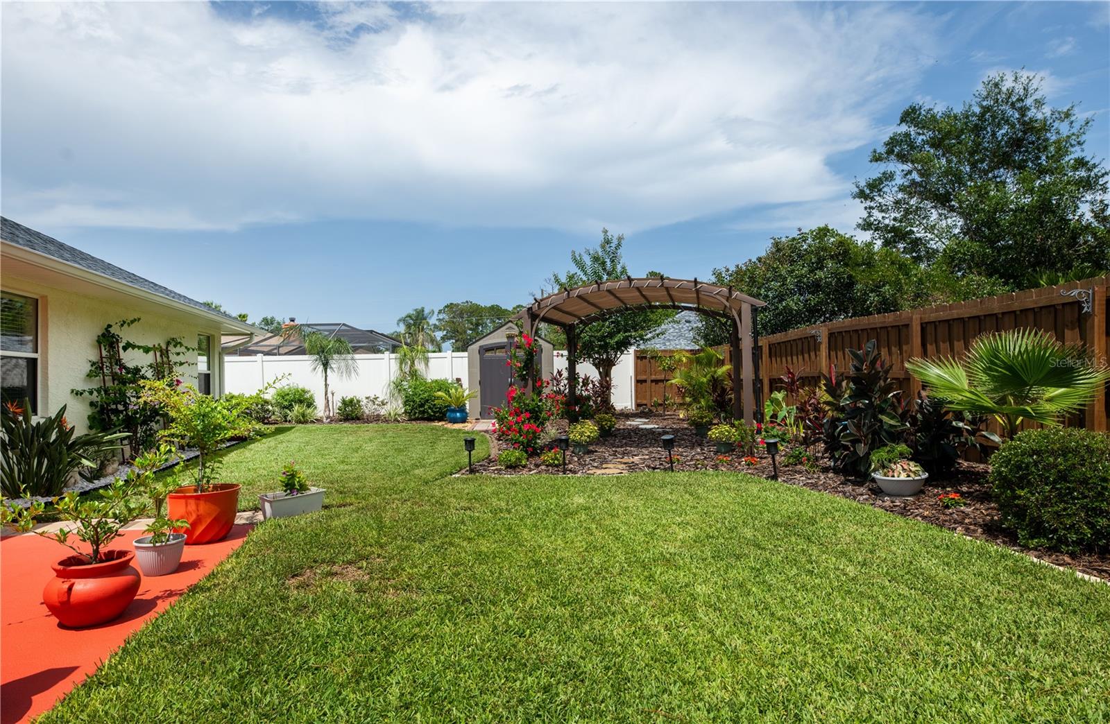 23 FOXHALL LN