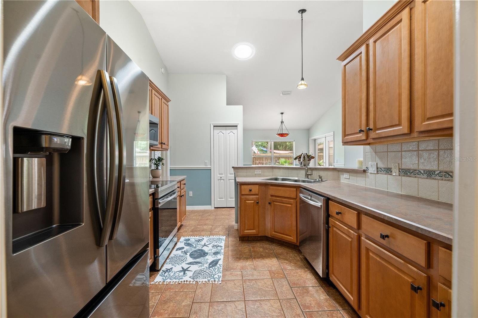23 FOXHALL LN