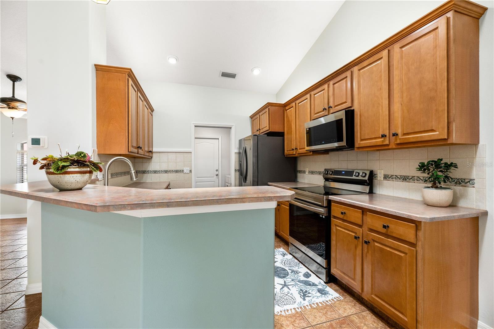 23 FOXHALL LN