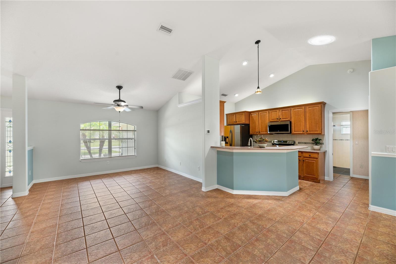 23 FOXHALL LN