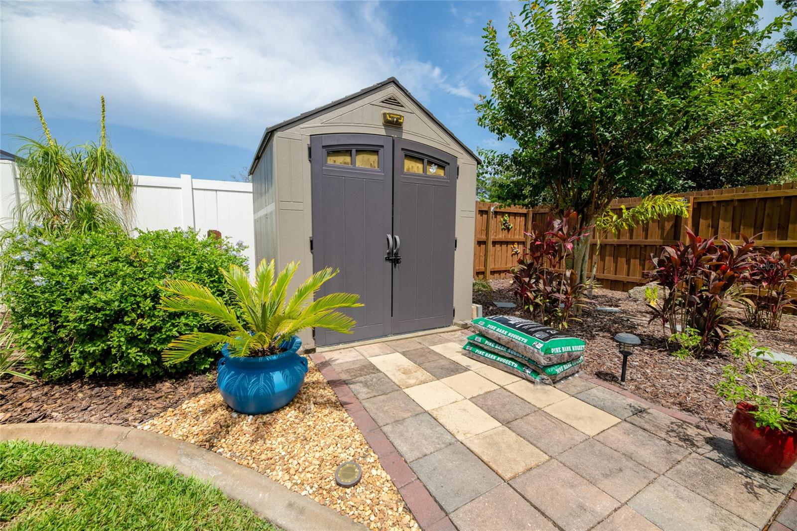 23 FOXHALL LN