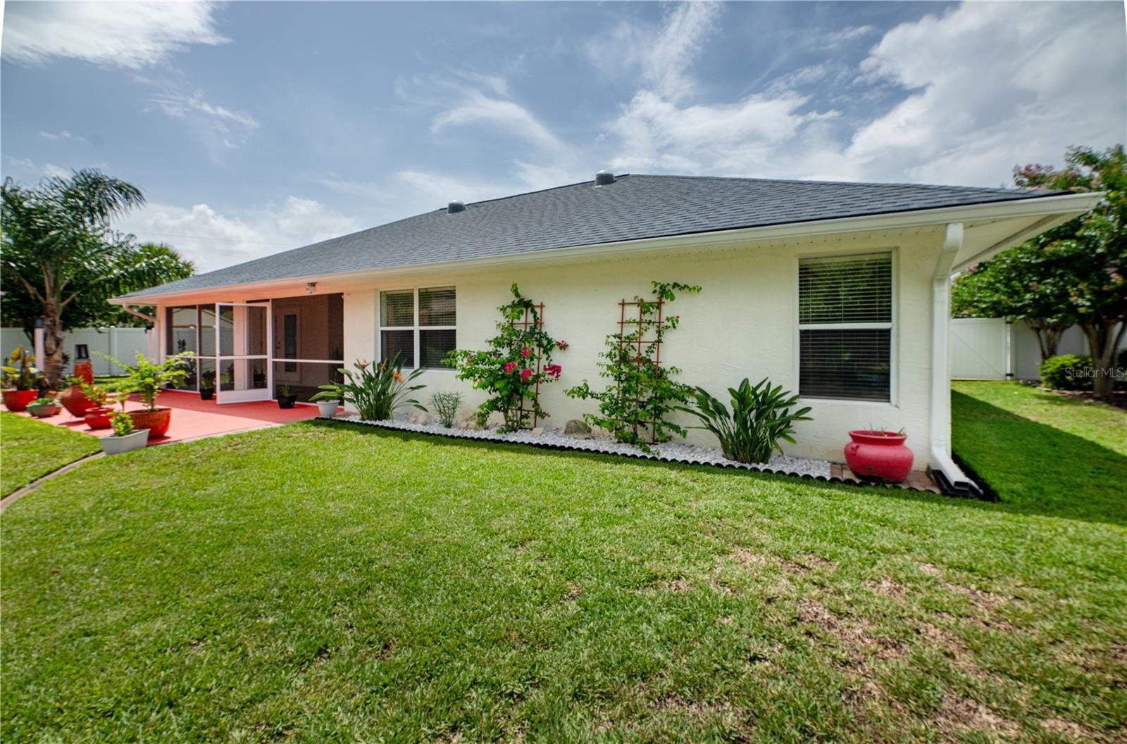 23 FOXHALL LN
