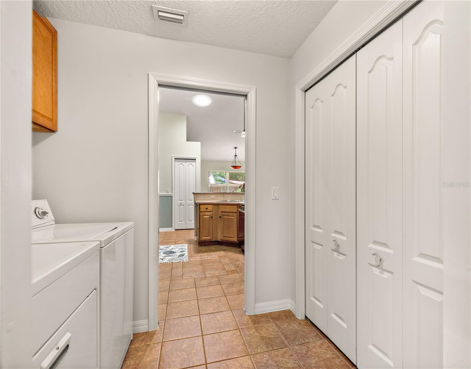 23 FOXHALL LN