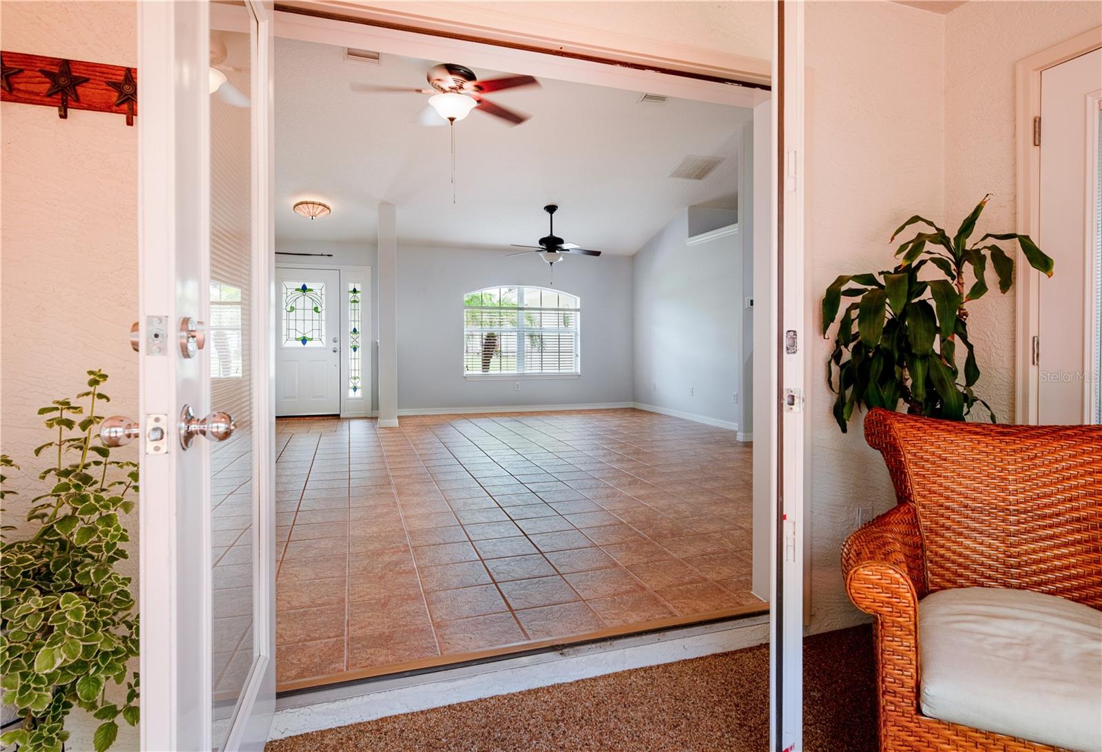 23 FOXHALL LN