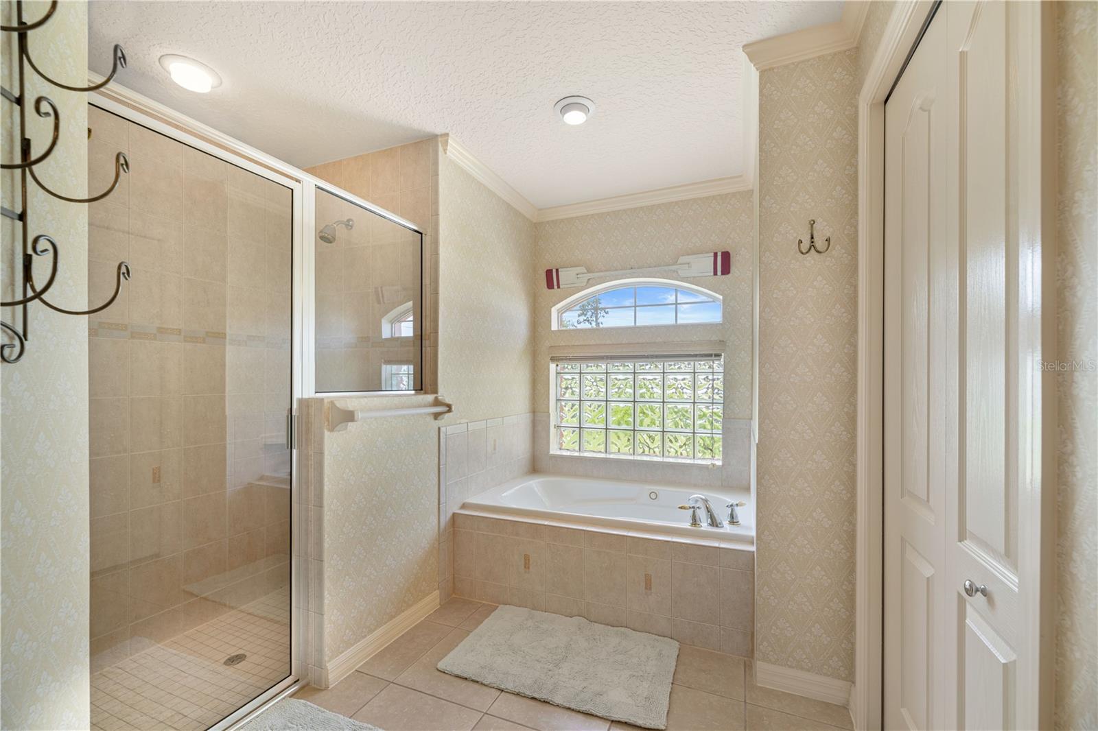 23 FOXHALL LN