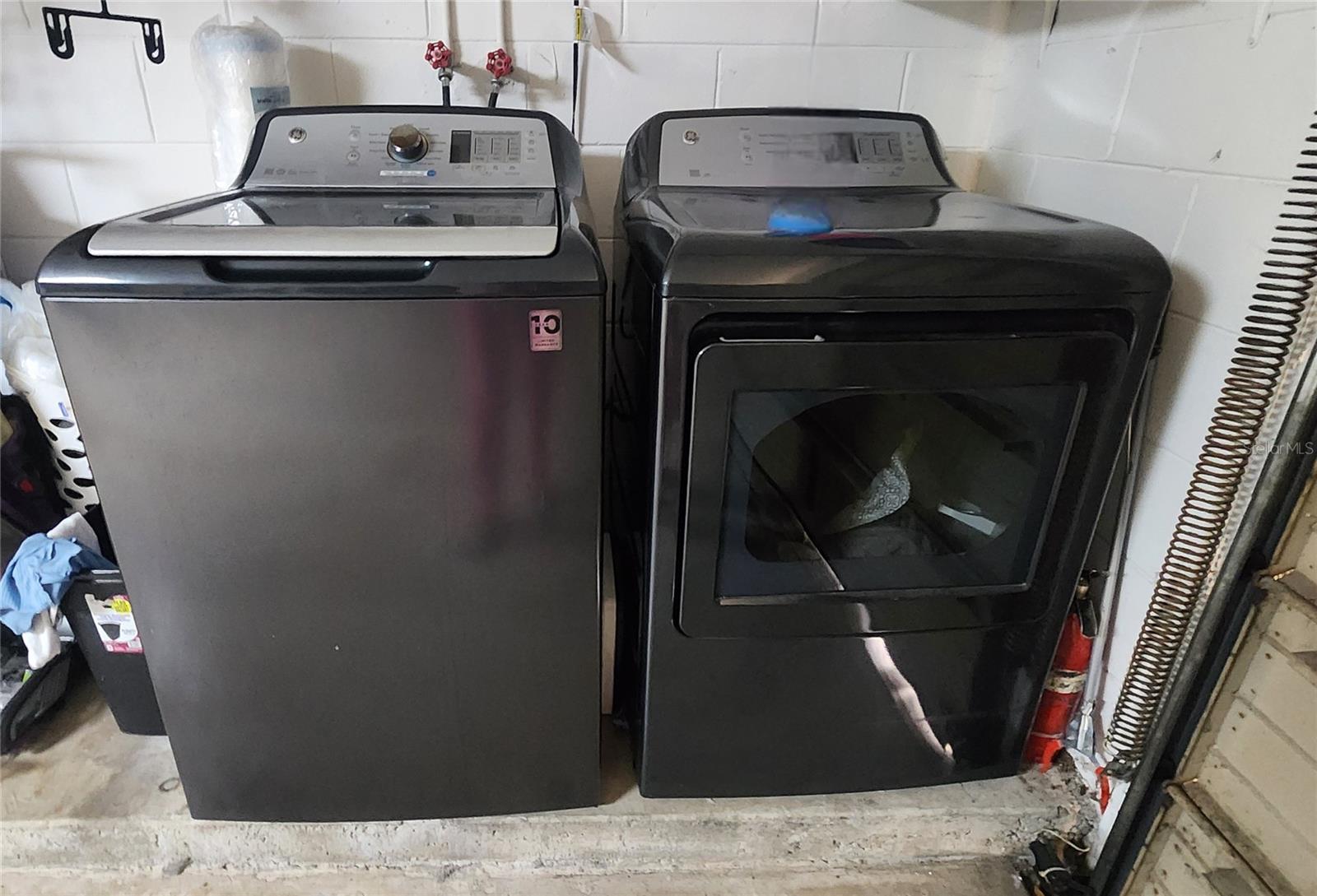 1561 COPPERFIELD AVE