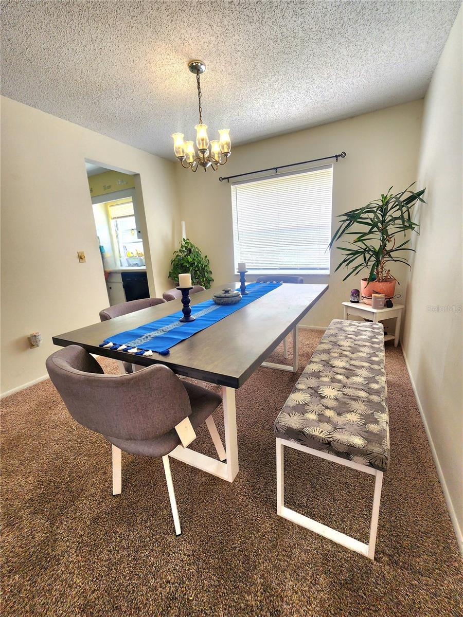 1561 COPPERFIELD AVE