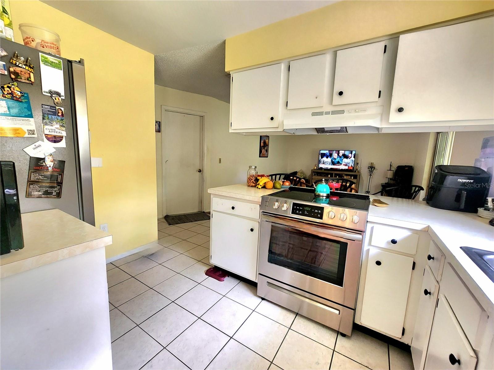 1561 COPPERFIELD AVE