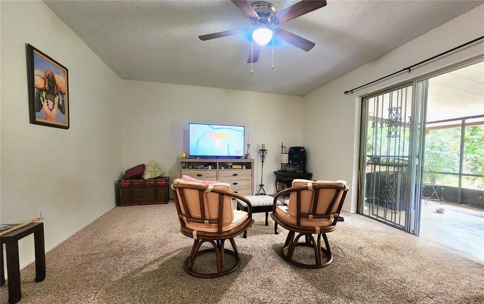 1561 COPPERFIELD AVE