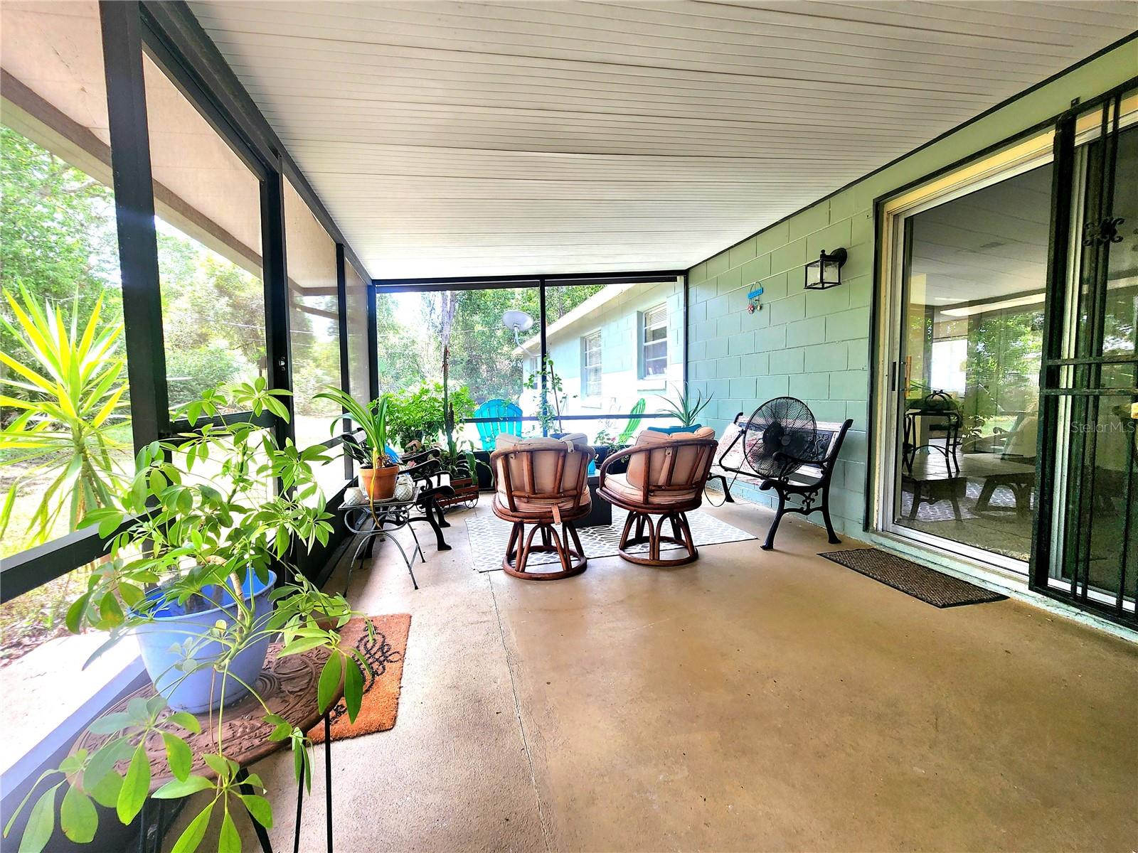 1561 COPPERFIELD AVE